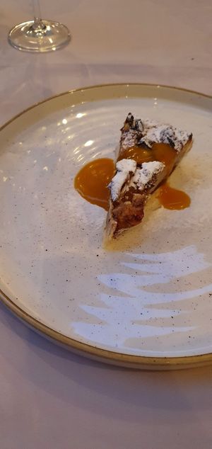 Tarte aux pommes at Gaudi&Naan in Ljubljana