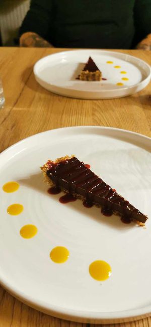 Course n.4: chocolate tart at Gaudi&Naan in Ljubljana