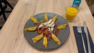 Slovenian Plate and Organic Juice at Gaudi&Naan in Ljubljana