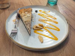 Hojaldre relleno de frutas at Gaudi&Naan in Ljubljana