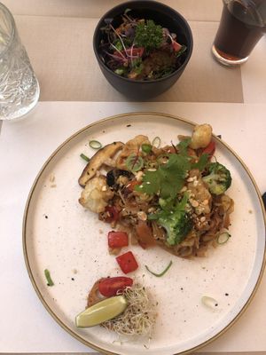 pad thai and salad at Gaudi&Naan in Ljubljana