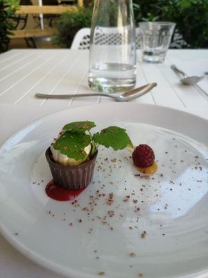 We were a bit disappointed with the dessert as it was very basic and really small at Gaudi&Naan in Ljubljana