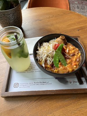 African Peanut Pot in combination with a Sweet Pineapple ice tea  at my indigo - Museumstraße in Innsbruck