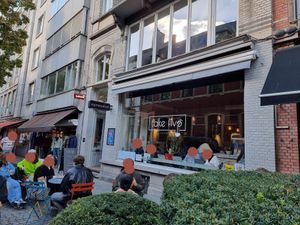 Front and outdoor seating at Take Five Espressobar in Ghent