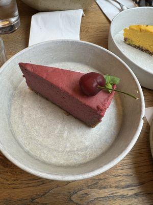 Raw cake slice - Raspberryy  at Daily Pot in Bergen