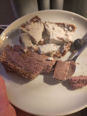 Chocolate raspberry and vanilla raw cakes at Daily Pot in Bergen