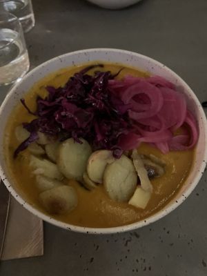 Vegan curry bowl at Daily Pot in Bergen