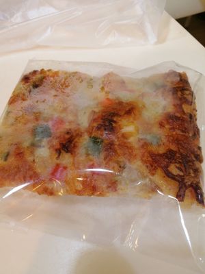 Vegan pizza at Almond Bakery 杏仁烘培坊 in West Singapore