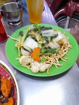 Crispy fried noodles at Giac Duc in Ho Chi Minh City