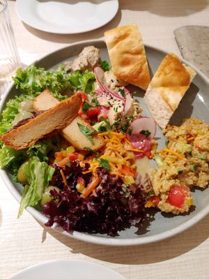 Mezze Vorspeisenplatte at Weingut Trautwein - Restaurant & Hotel in Flonheim