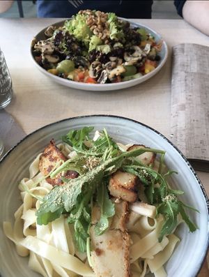 Bowl und Nudelgericht 😍 at Weingut Trautwein - Restaurant & Hotel in Flonheim