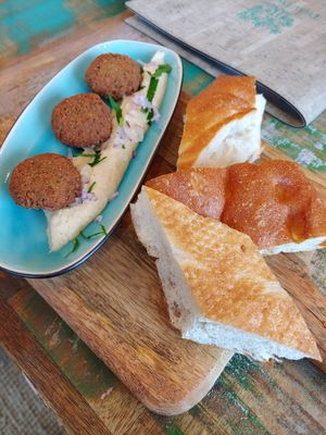 Falafel, Brot & Hummus at Weingut Trautwein - Restaurant & Hotel in Flonheim