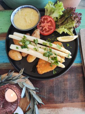 Asparagus snitzel, April's dish at Weingut Trautwein - Restaurant & Hotel in Flonheim