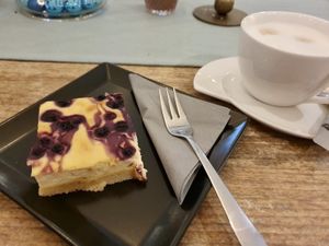 Vegan „Cheesecake“ with blueberries  at Weingut Trautwein - Restaurant & Hotel in Flonheim