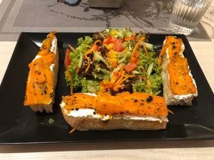 Laaachs mit Meerrettich als Vorspeise  at Weingut Trautwein - Restaurant & Hotel in Flonheim