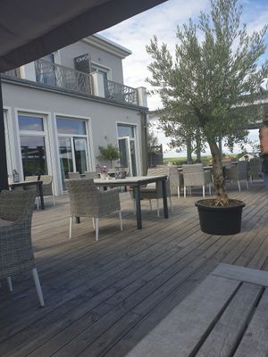 Die außenterasse at Weingut Trautwein - Restaurant & Hotel in Flonheim