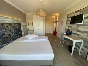 Weinberg Zimmer  at Weingut Trautwein - Restaurant & Hotel in Flonheim