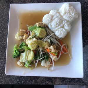 Mixed Vegetables Entree with Tofu at Bangkok Thai Cuisine in Lewes