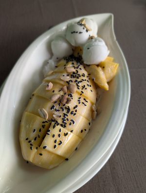 Mango sticky rice mit Kokosnuss Eis 😍 at Kohco Man in Koh Phayam