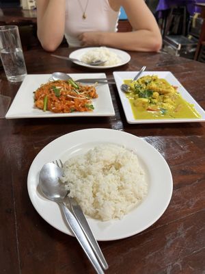 Rice with yellow curry and pad Thai   at Nop Nan in Bangkok