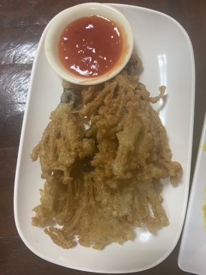 Fried mushrooms   at Nop Nan in Bangkok