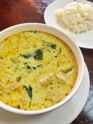 Delicious green curry chicken 70 baht at Nop Nan in Bangkok