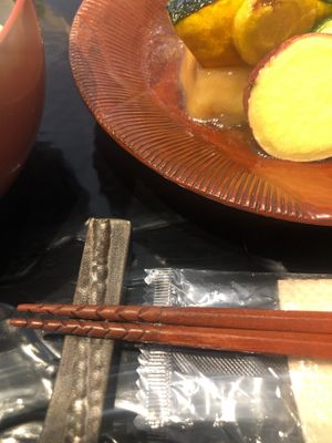 お箸も鎌倉掘りで美しいです！ at Cafe Guri in Kamakura