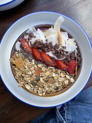 açai smoothie bowl at Serenity Now in Glasgow