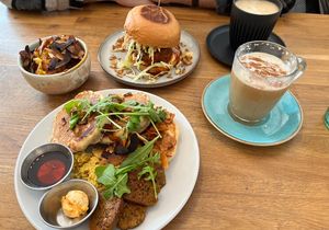 Korean fried chckn burger + breakfast smash plus a Mac n chees side and two coffees. One is biscoff flavoured & the other toffee apple if I recall correctly  at Serenity Now in Glasgow