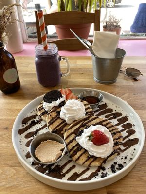 Oreo pancakes & coconutyogurt blueberry smoothie  at Serenity Now in Glasgow