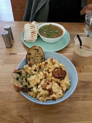 mac & cheese / kale soup and wrap  at Serenity Now in Glasgow
