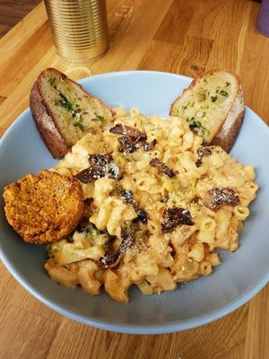 Mac & cheese bowl  at Serenity Now in Glasgow