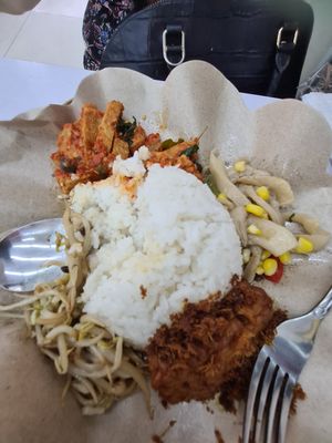 Paket Nasi 4 sayur at Satu Dunia Satu Cinta - Jalan A1 in Jakarta