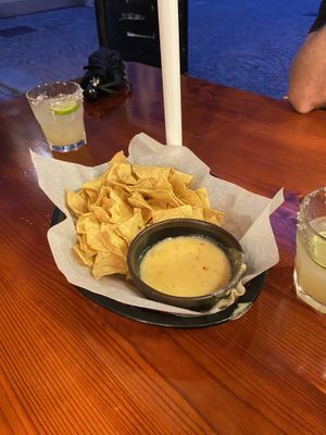 Nachos with cheese dip and margarita in the background  at Geronimo's FGT   in Stockholm