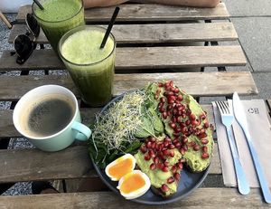 Avo toast at LIIFE in Paris