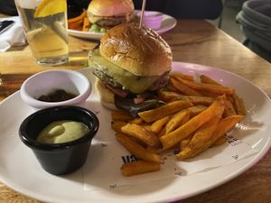 Hamburguesa de alcachofas con patatas dulces  at Arsenio Manila in Cadiz