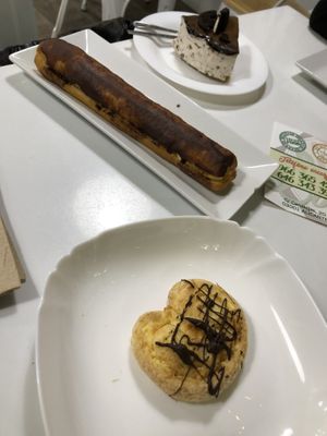 Dessert time! :3 at Vegan Bombon in Alicante