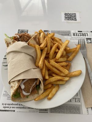 Vegan kebab and fries at Vegan Bombon in Alicante