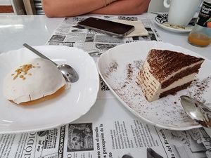 Cakes at Vegan Bombon in Alicante