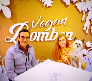 Familia feliz en Vegan Bombón  at Vegan Bombon in Alicante