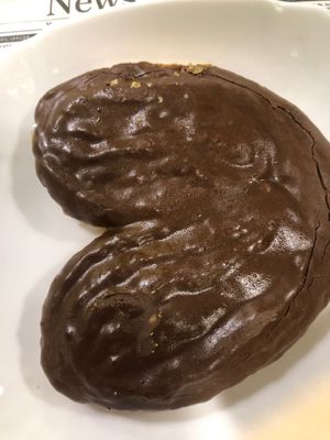 Puff pastry chocolate heart at Vegan Bombon in Alicante