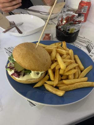 No pollo burger- no bueno  at Vegan Bombon in Alicante