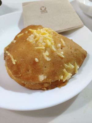 Empanada con queso y cebolla at Vegan Bombon in Alicante