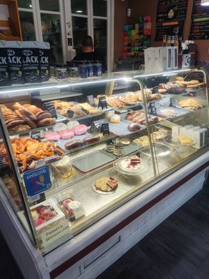 Cakes and pastries at Vegan Bombon in Alicante
