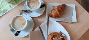 Roulé pomme cannelle chocolat at Vegan Bombon in Alicante