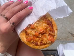 Small pizza pastry at Vegan Bombon in Alicante