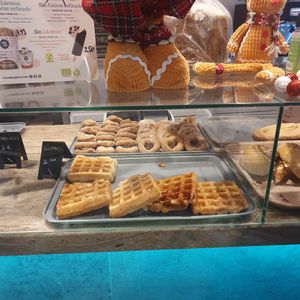 Vitrina #Veganuary at Vegan Bombon in Alicante