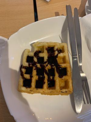 Gofre con sirope de chocolate 2,50€ #Veganuary at Vegan Bombon in Alicante