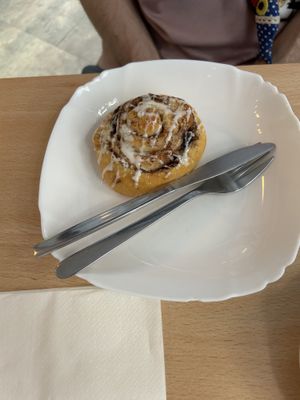 Original cinnamon roll   at Vegan Bombon in Alicante