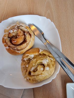 Cinnamon and pistachio swirl at Vegan Bombon in Alicante
